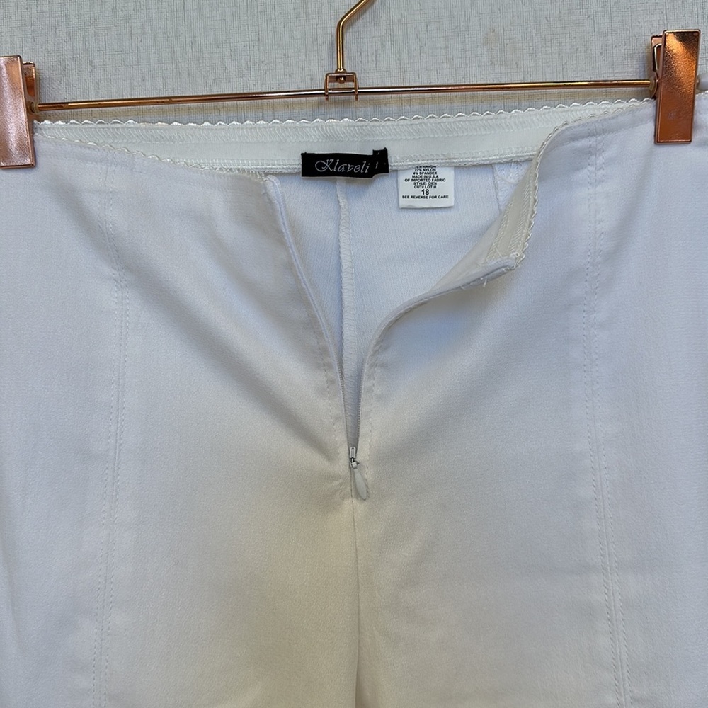Klaveli White Bermuda Stretch to Fit Shorts • Sz 18 • NWT! - Picture 4 of 12